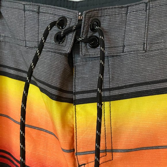 Goodfellow Mens Skateboarding Multicolor Board Shorts Size 34 Inseam 10” - Picture 2 of 3